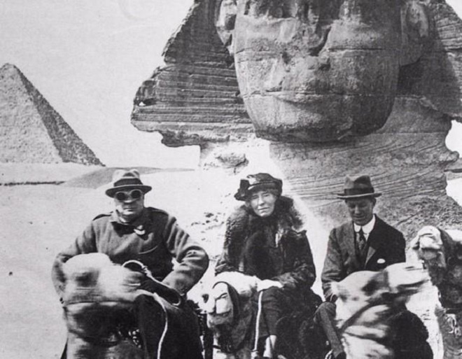 صورة لعالمة الآثار والمستكشفة والباحثة غيرترود بيل بمصر
